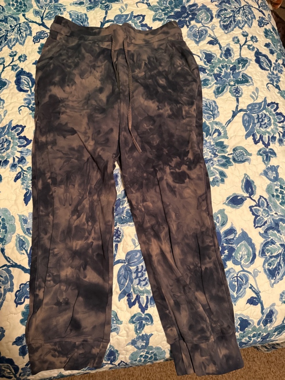Lululemon diamond dye Jogger (6) 23”